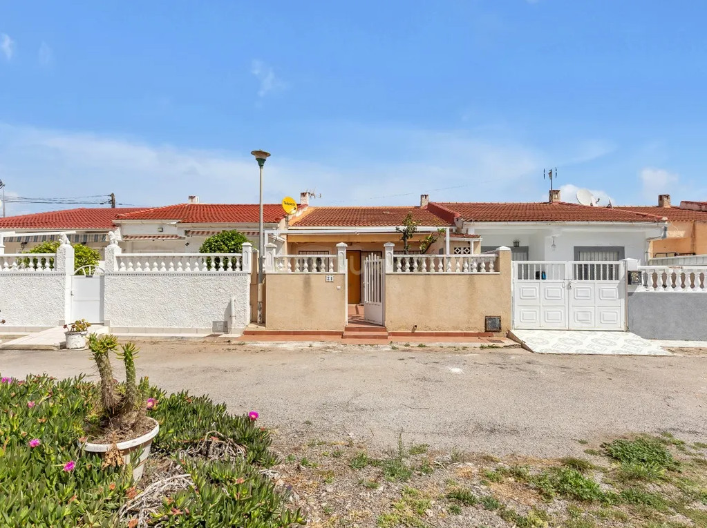 Luminoso Appartamento con Terrazza a Sud in Vendita – La Torreta, Torrevieja