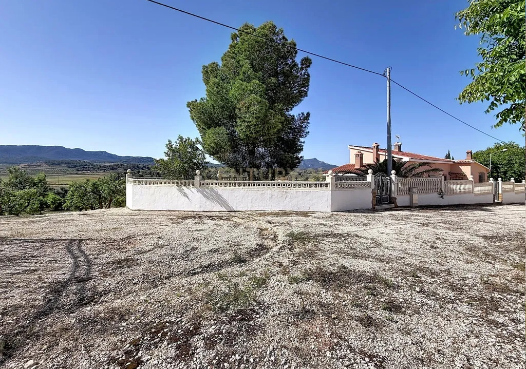 Großzügiges 21.000 m² Landgut mit Oliven- und Mandelhain – Torre del Rico