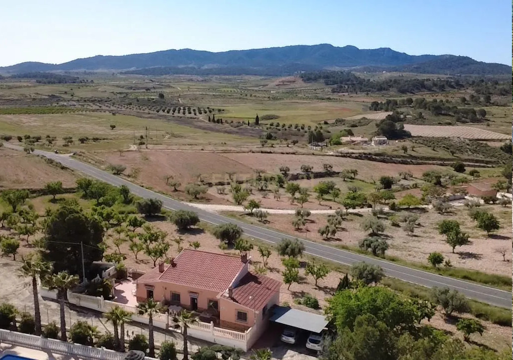 Großzügiges 21.000 m² Landgut mit Oliven- und Mandelhain – Torre del Rico