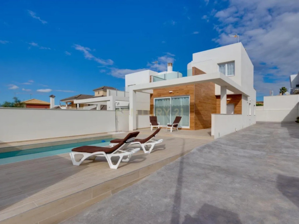 Exclusive Turnkey Luxury Villa for Sale in Aguas Nuevas, Torrevieja
