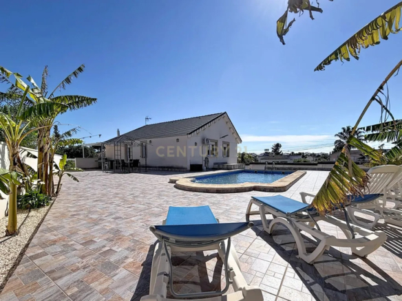 Traumhafte 5-Zimmer-Villa mit privatem Pool in Los Balcones, Torrevieja zu verkaufen