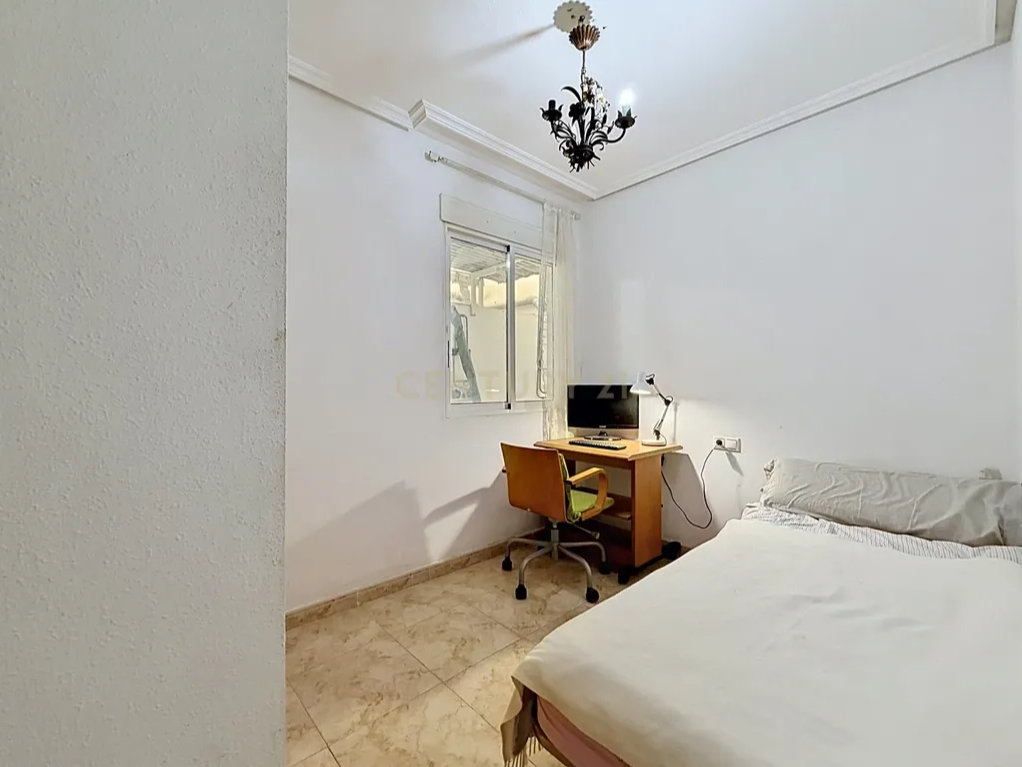 Coastal Living & Investment Opportunity: Central 2-Bed Apartment Near Torrevieja Beach