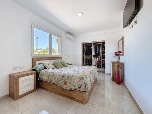 Splendida Villa con 5 Camere e Piscina Privata in Vendita a Los Balcones, Torrevieja