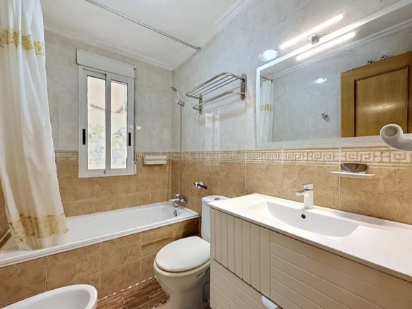 Coastal Living & Investment Opportunity: Central 2-Bed Apartment Near Torrevieja Beach