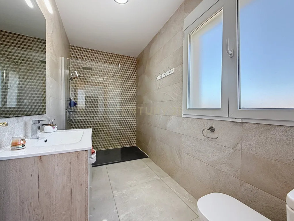 Splendida Villa con 5 Camere e Piscina Privata in Vendita a Los Balcones, Torrevieja