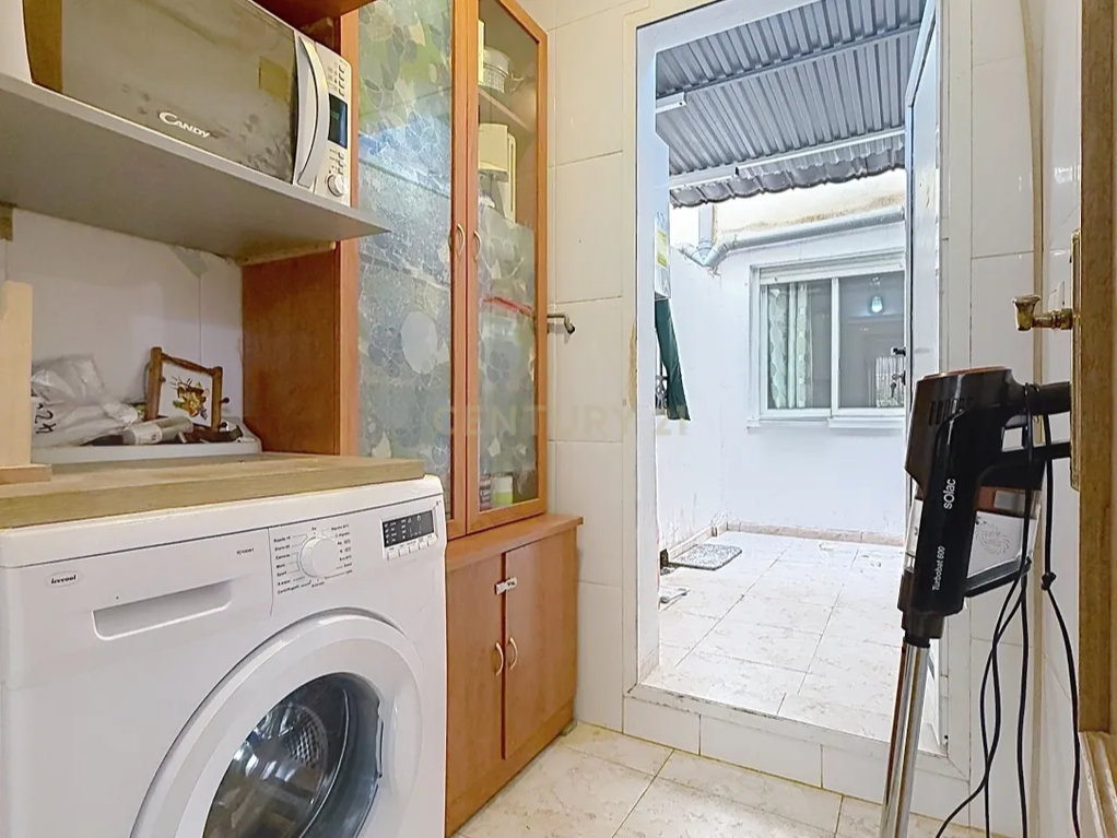 Coastal Living & Investment Opportunity: Central 2-Bed Apartment Near Torrevieja Beach