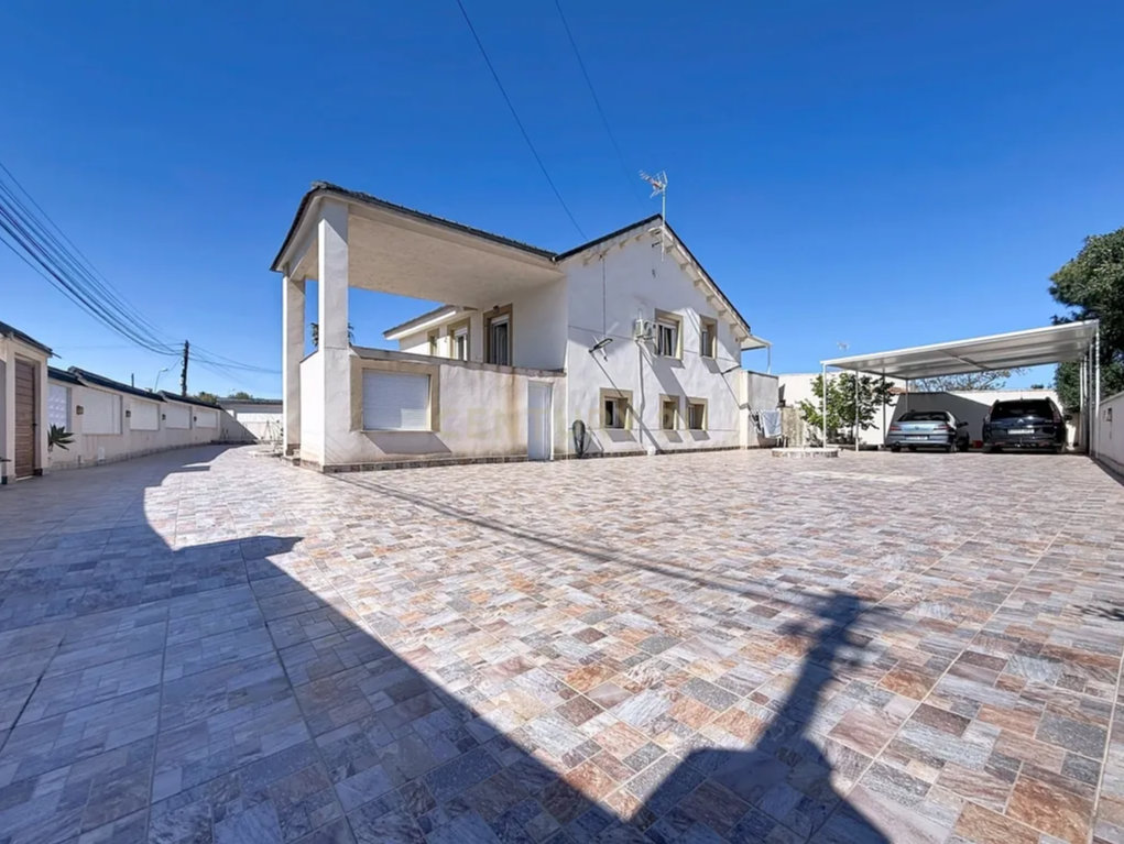 Splendida Villa con 5 Camere e Piscina Privata in Vendita a Los Balcones, Torrevieja