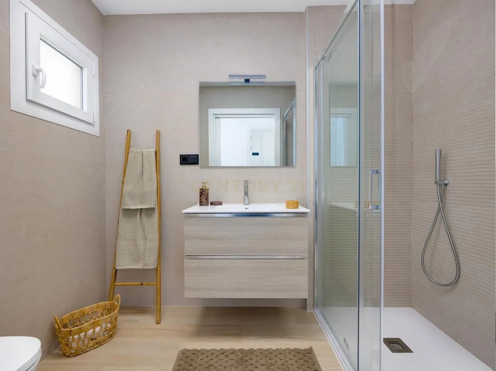 Exclusive Turnkey Luxury Villa for Sale in Aguas Nuevas, Torrevieja