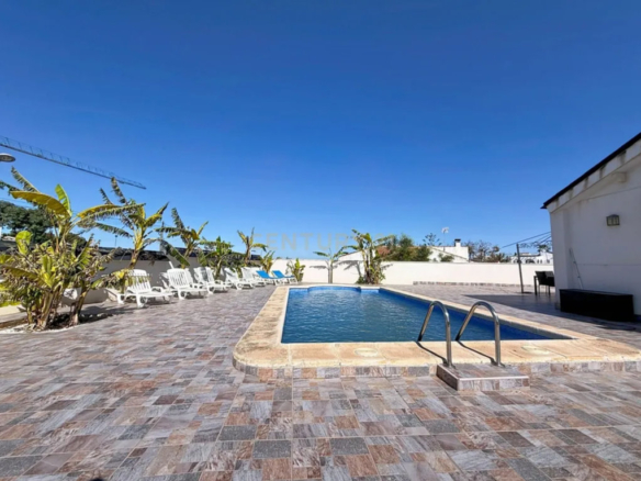 Splendida Villa con 5 Camere e Piscina Privata in Vendita a Los Balcones, Torrevieja