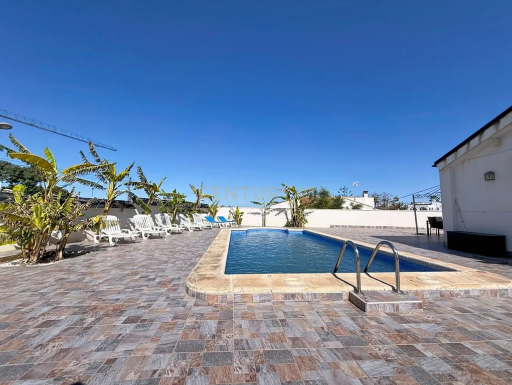 Splendida Villa con 5 Camere e Piscina Privata in Vendita a Los Balcones, Torrevieja