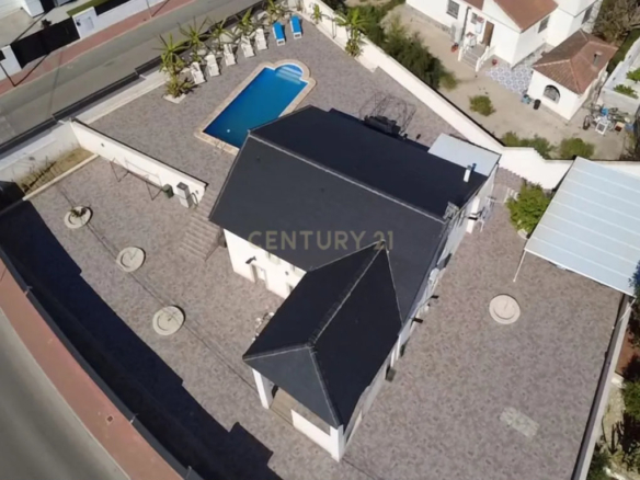 Splendida Villa con 5 Camere e Piscina Privata in Vendita a Los Balcones, Torrevieja