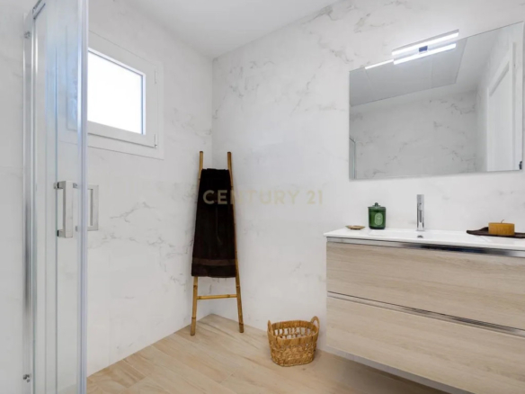 Exclusive Turnkey Luxury Villa for Sale in Aguas Nuevas, Torrevieja