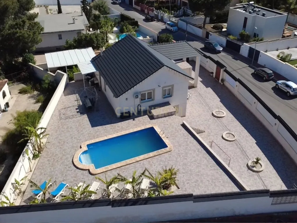 Splendida Villa con 5 Camere e Piscina Privata in Vendita a Los Balcones, Torrevieja