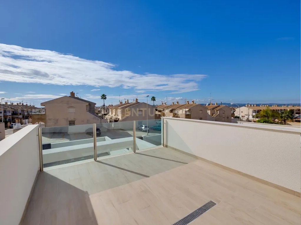 Exclusive Turnkey Luxury Villa for Sale in Aguas Nuevas, Torrevieja