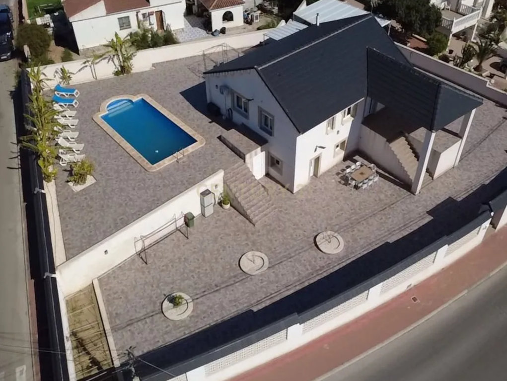 Splendida Villa con 5 Camere e Piscina Privata in Vendita a Los Balcones, Torrevieja