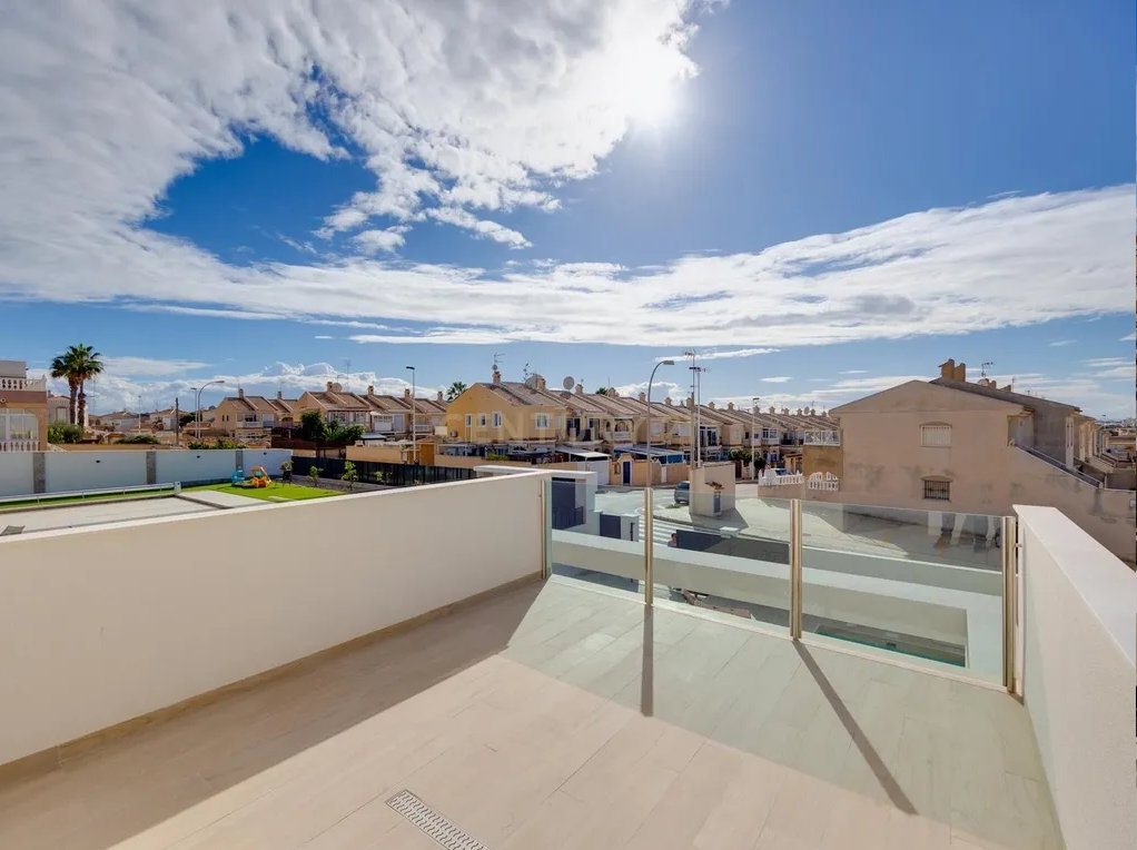 Exclusive Turnkey Luxury Villa for Sale in Aguas Nuevas, Torrevieja