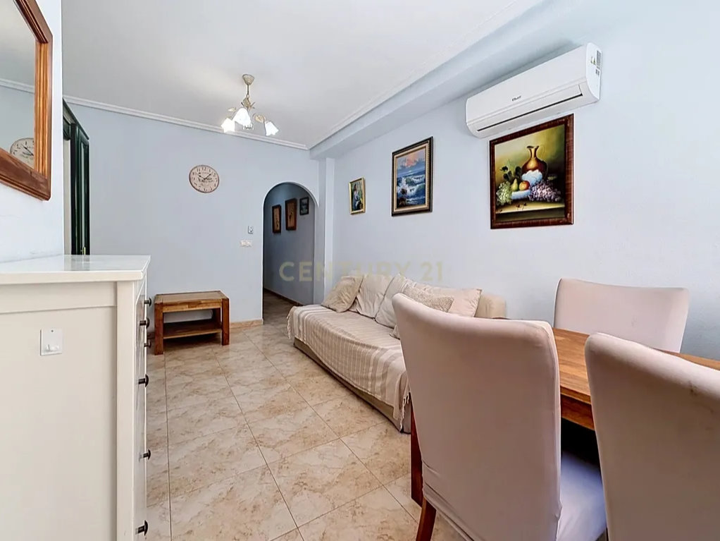 Coastal Living & Investment Opportunity: Central 2-Bed Apartment Near Torrevieja Beach