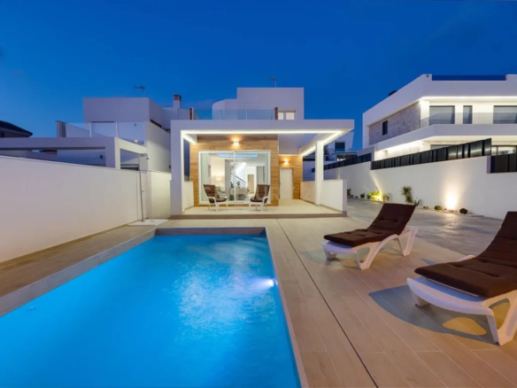 Exclusive Turnkey Luxury Villa for Sale in Aguas Nuevas, Torrevieja