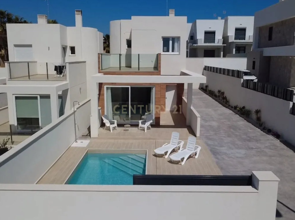 Exclusive Turnkey Luxury Villa for Sale in Aguas Nuevas, Torrevieja