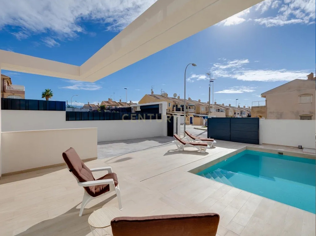 Exclusive Turnkey Luxury Villa for Sale in Aguas Nuevas, Torrevieja
