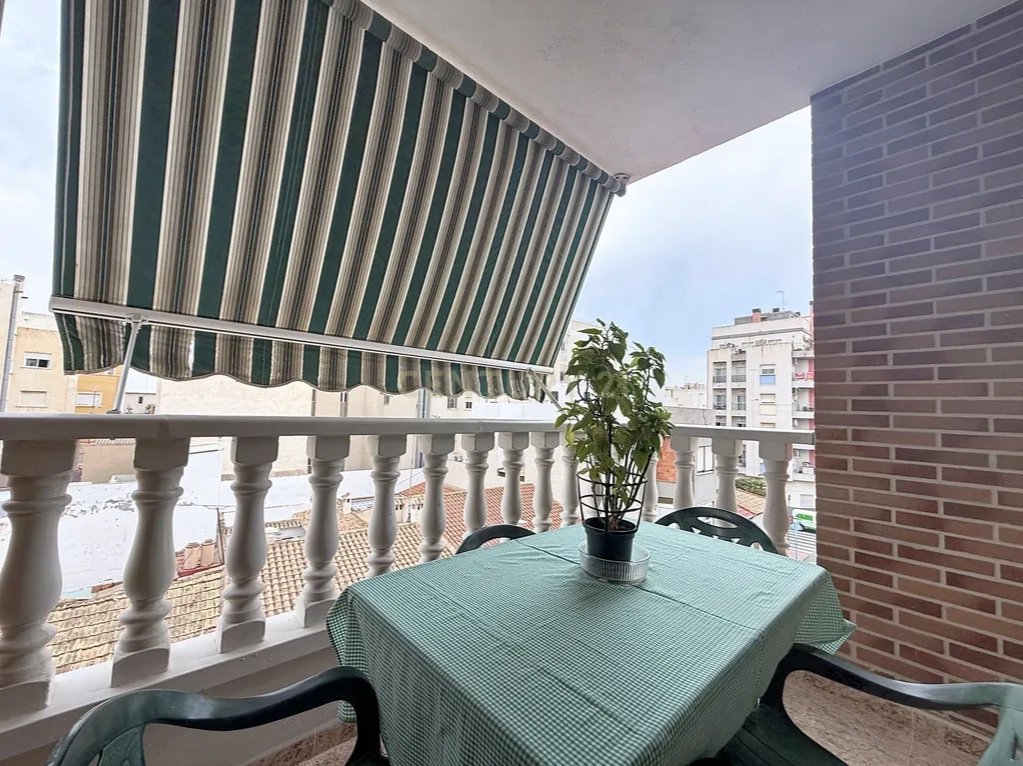 Prime Central Torrevieja Living | Expansive 3-Bedroom Residence with Private Balcony & Elevator