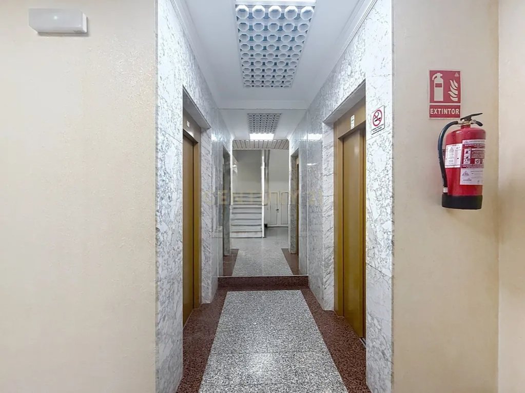 Prime Central Torrevieja Living | Expansive 3-Bedroom Residence with Private Balcony & Elevator