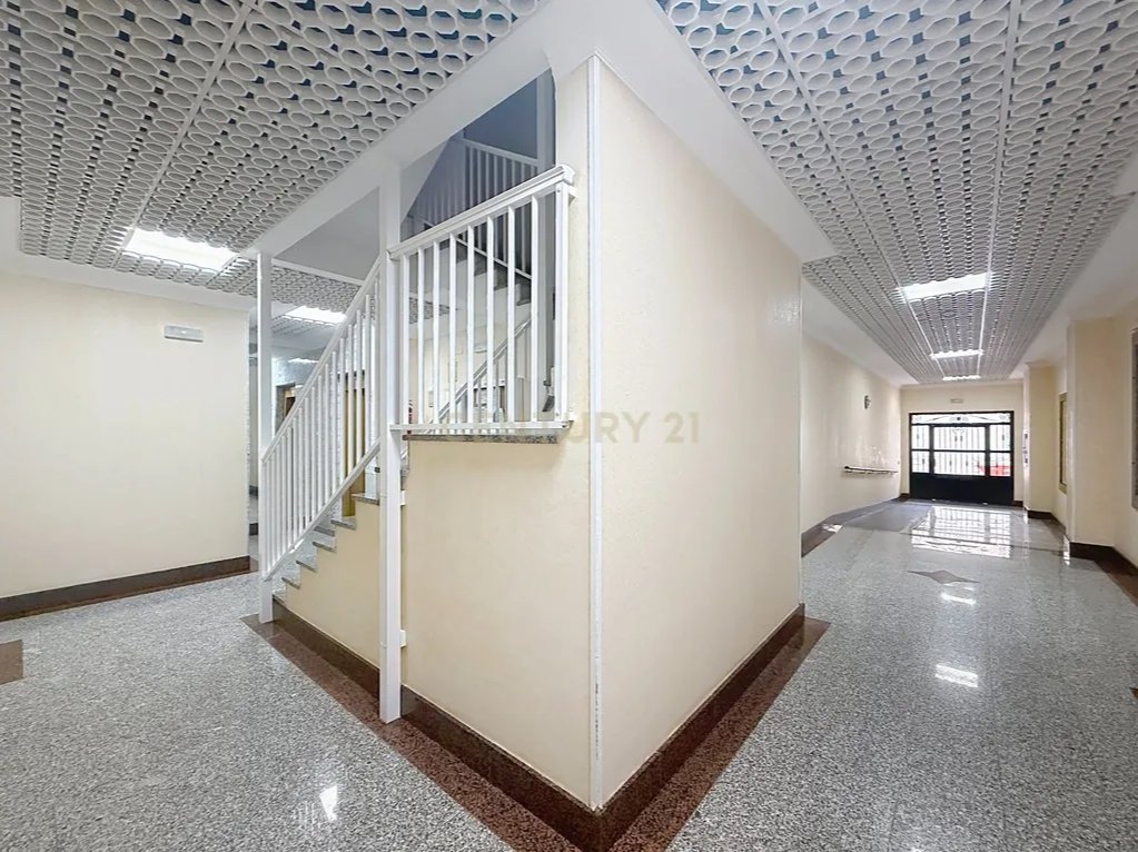 Prime Central Torrevieja Living | Expansive 3-Bedroom Residence with Private Balcony & Elevator