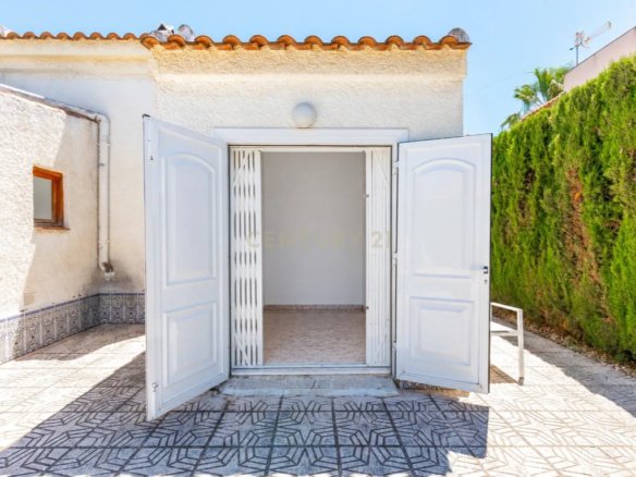Exquisite 3-Bedroom Coastal Villa with Private Pool Near Las Salinas Beach