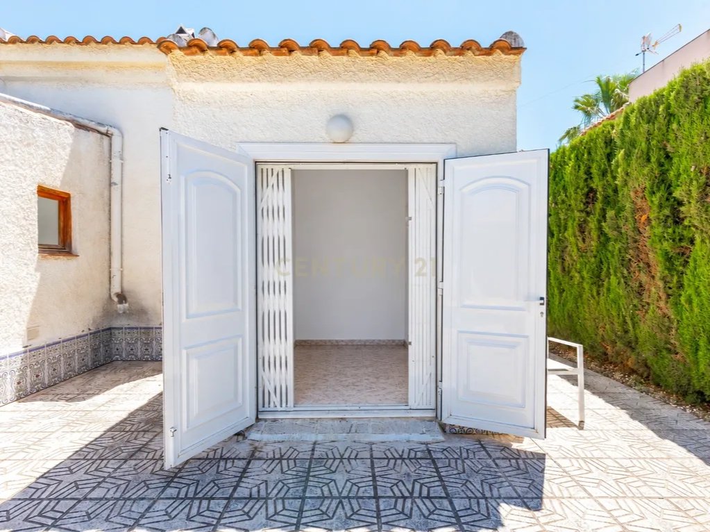 Exquisite 3-Bedroom Coastal Villa with Private Pool Near Las Salinas Beach