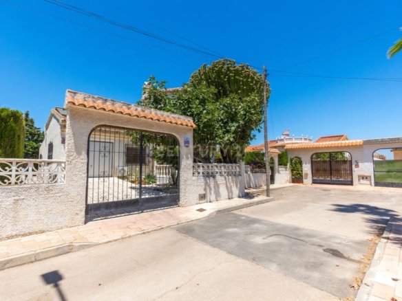 Exquisite 3-Bedroom Coastal Villa with Private Pool Near Las Salinas Beach