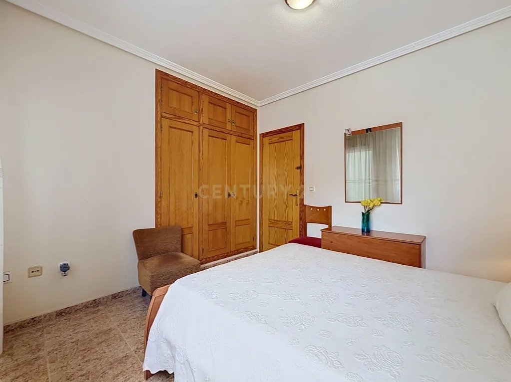 Prime Central Torrevieja Living | Expansive 3-Bedroom Residence with Private Balcony & Elevator