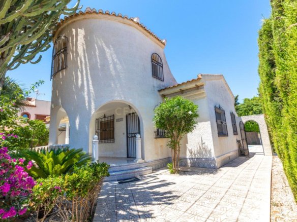 Exquisite 3-Bedroom Coastal Villa with Private Pool Near Las Salinas Beach