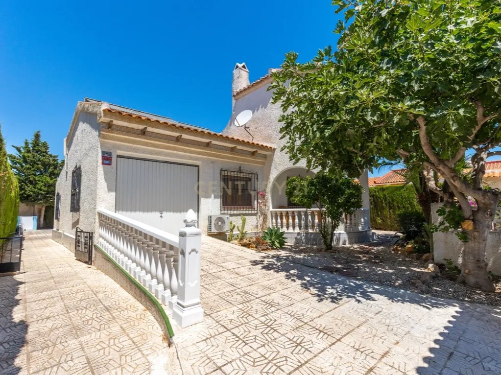 Exquisite 3-Bedroom Coastal Villa with Private Pool Near Las Salinas Beach