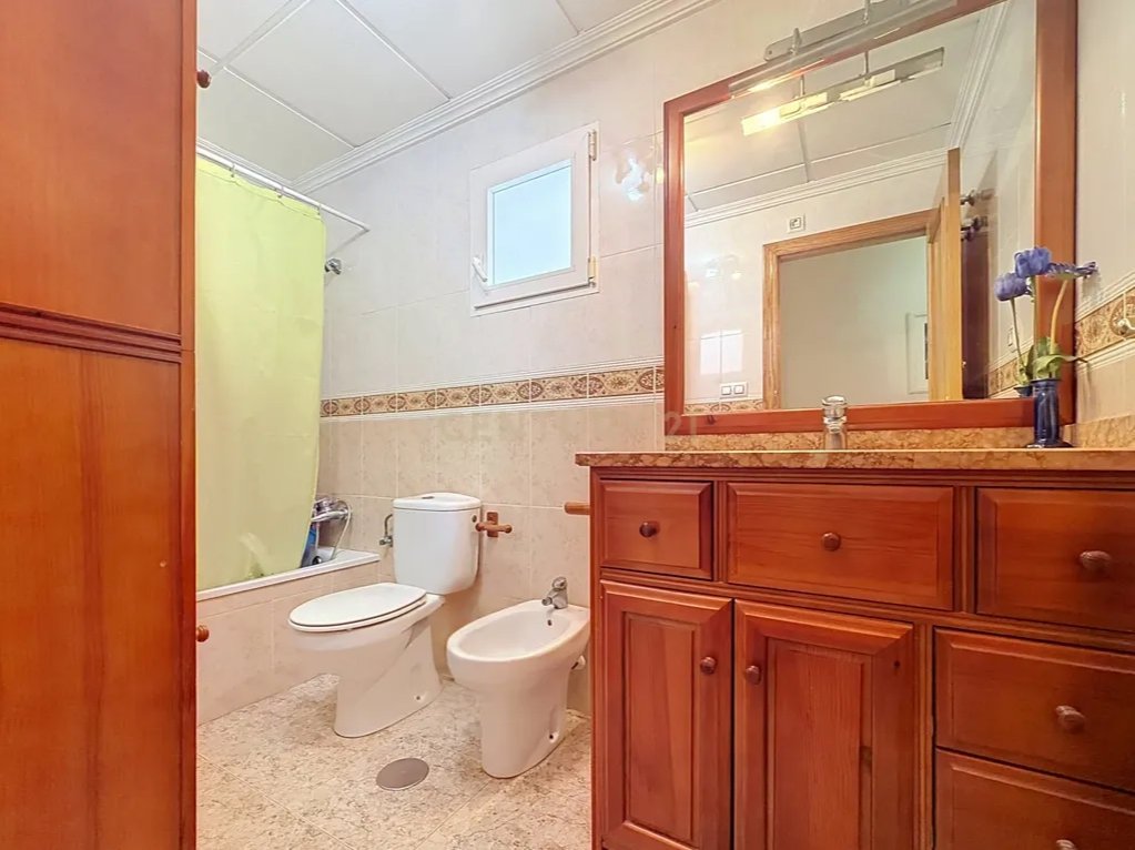 Prime Central Torrevieja Living | Expansive 3-Bedroom Residence with Private Balcony & Elevator